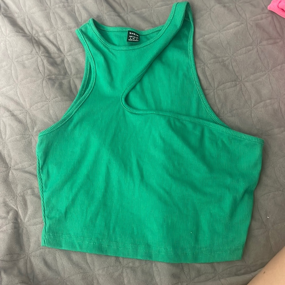 Green crop top💚